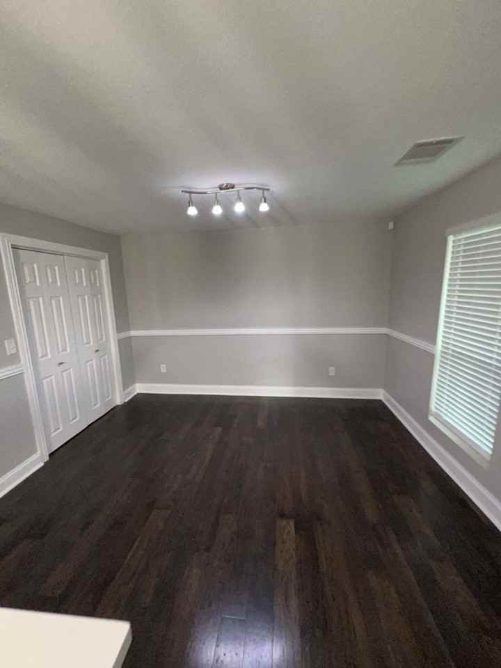 401 Walton St - Photo 4 of 20