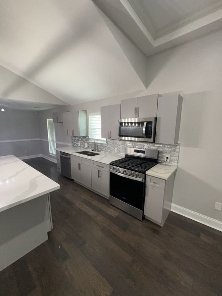 401 Walton St - Photo 6 of 20