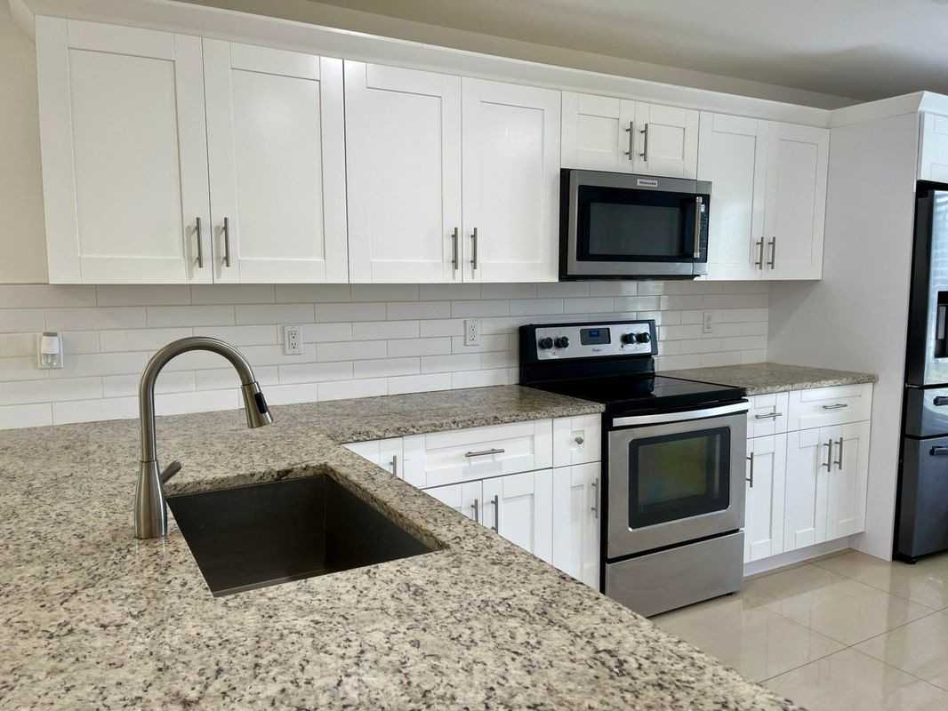 1432 S J St - Photo 2 of 11