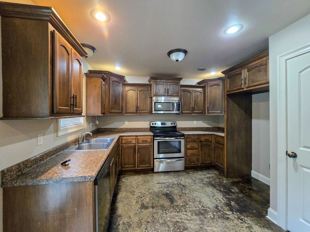 203 N Bernis St - Photo 4 of 18