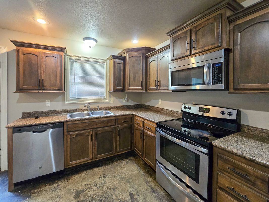 203 N Bernis St - Photo 5 of 18