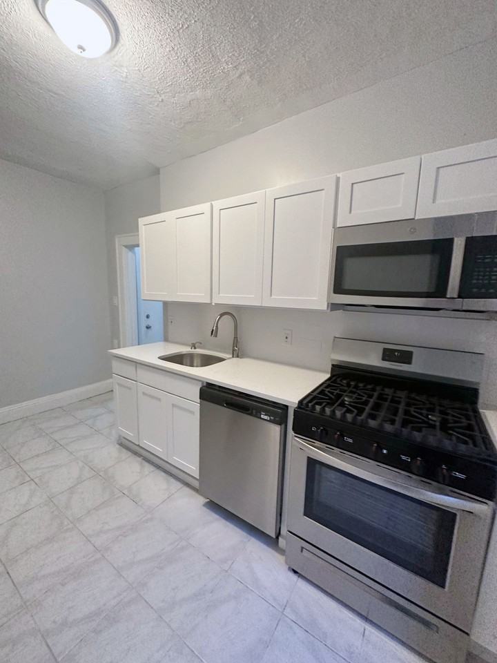 113 67th Street - Photo 5 of 17