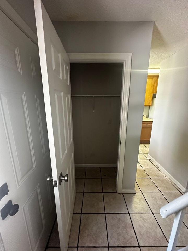 1010 N Toombs St #18 - Photo 3 of 20