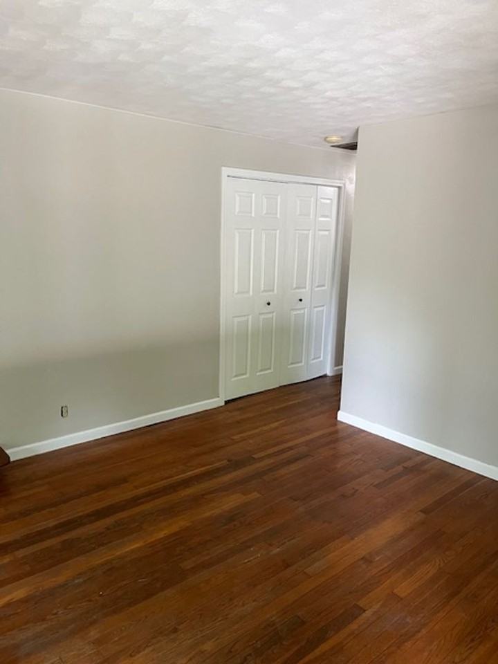 503 S 3rd St - Photo 4 of 14