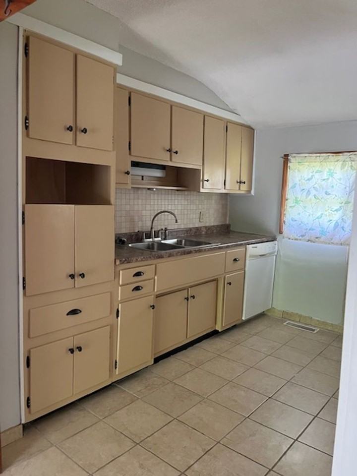 503 S 3rd St - Photo 5 of 14