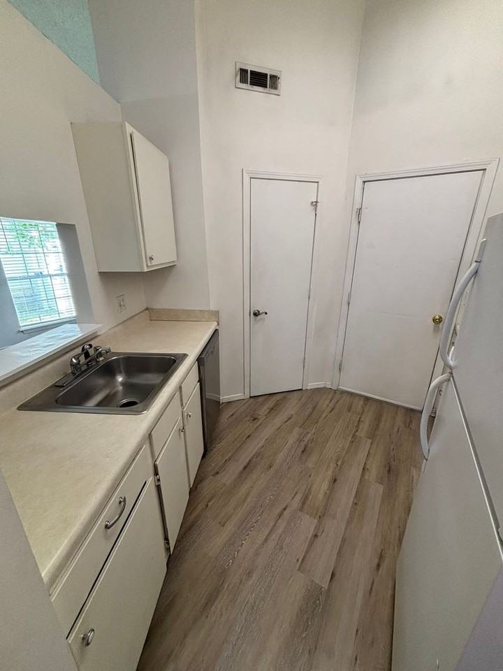1712 N Noelle Ave - Photo 4 of 14