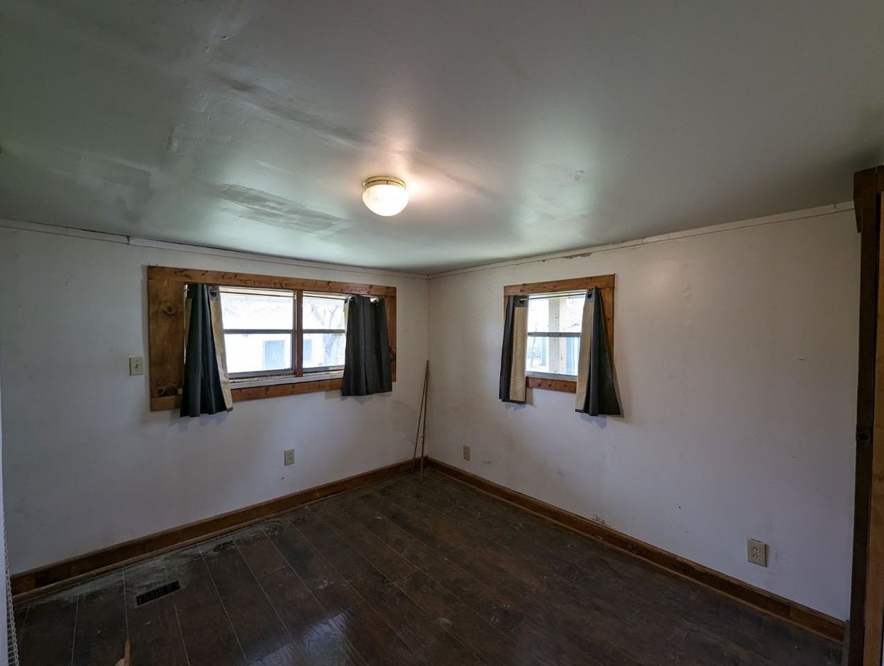 1295 Edith St - Photo 7 of 9