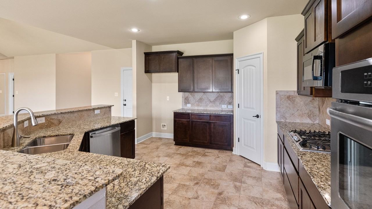 17544 Soaring Flight Dr - Photo 2 of 15