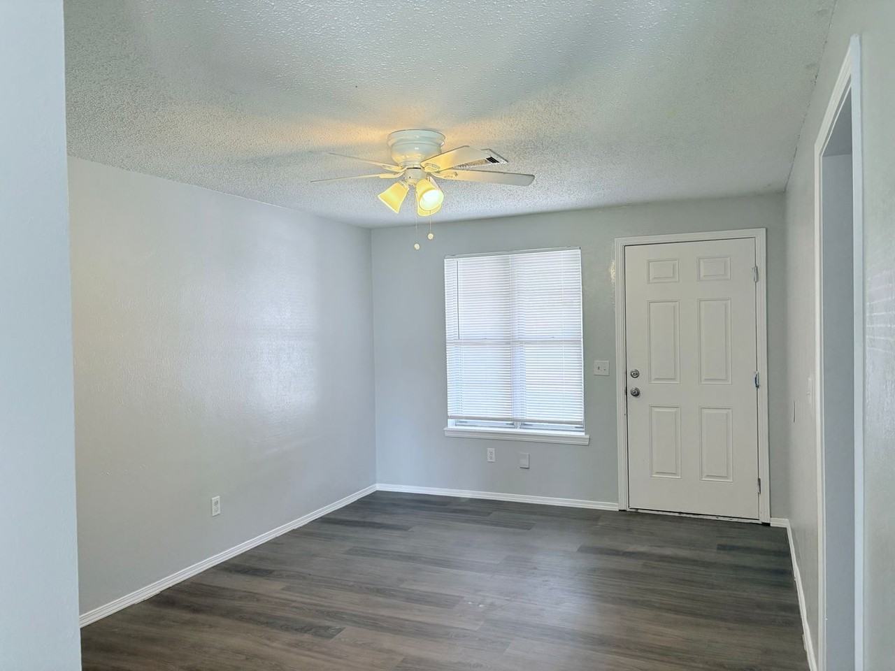 5512 S Kathy Dr - Photo 2 of 18