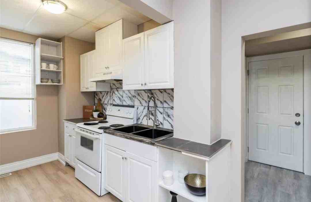 913 Ashburn St #1 - Photo 2 of 11