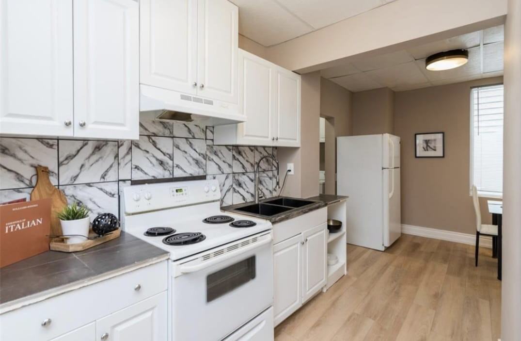 913 Ashburn St #1 - Photo 3 of 11