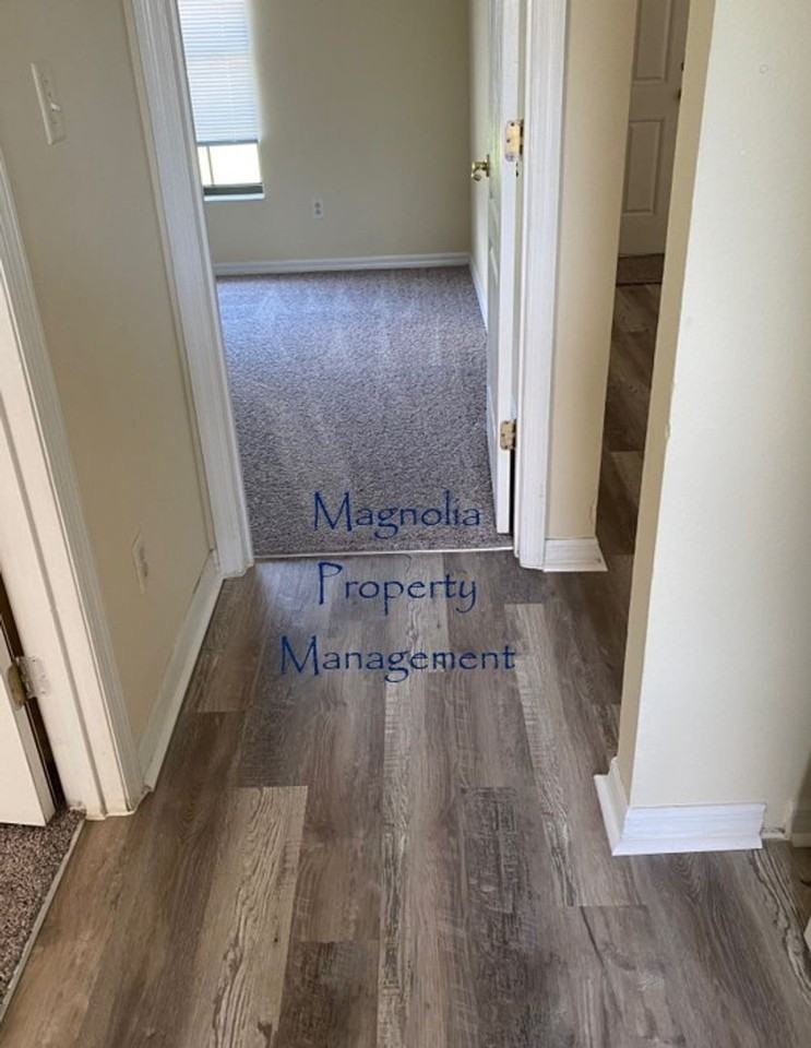 220 Goldie Street - Photo 4 of 14