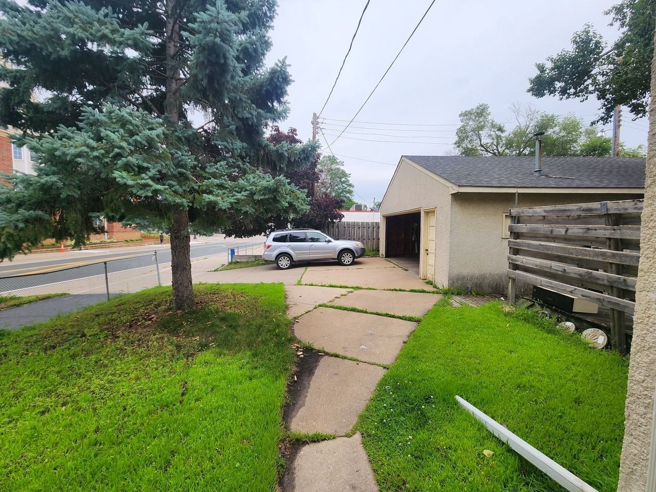 7544 Garfield Ave - Photo 5 of 27
