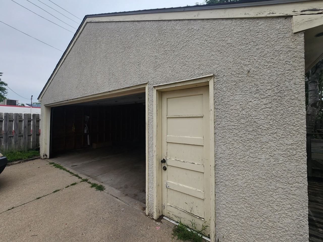 7544 Garfield Ave - Photo 7 of 27