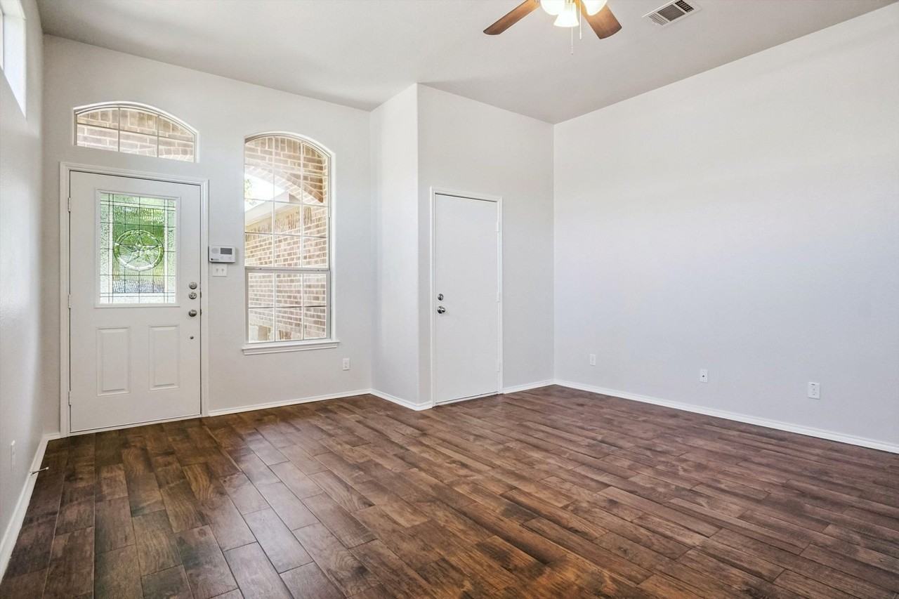 4629 Thistle Creek Ct - Photo 2 of 18