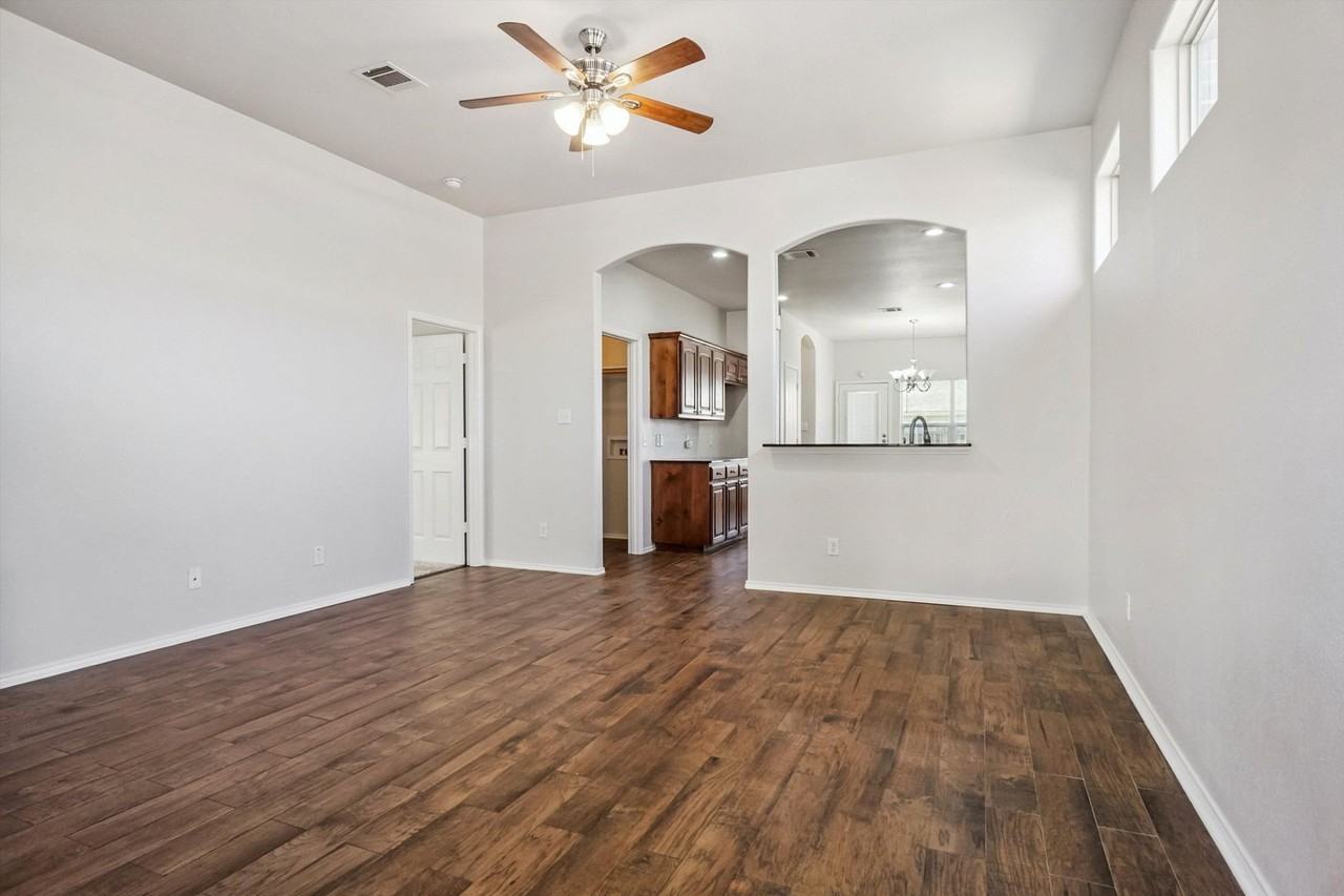 4629 Thistle Creek Ct - Photo 4 of 18