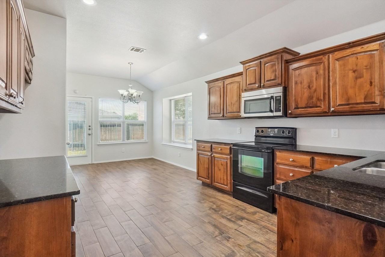 4629 Thistle Creek Ct - Photo 5 of 18