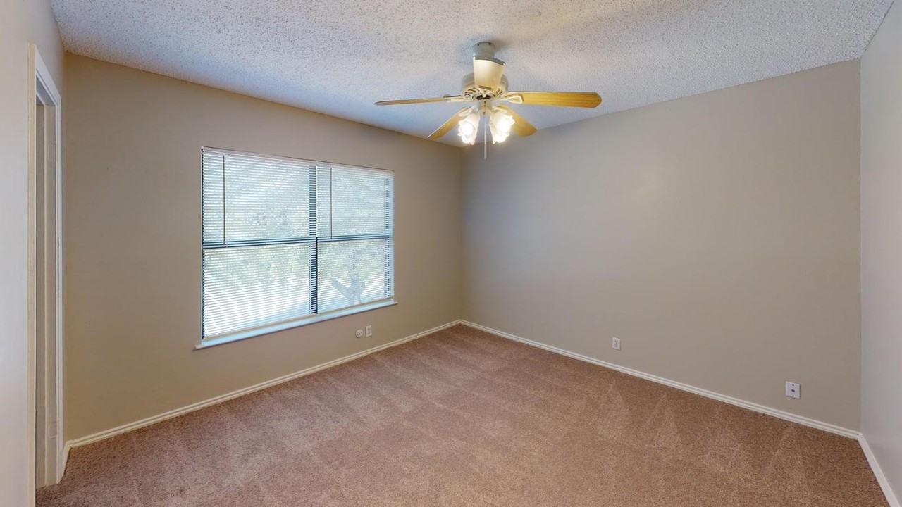 Stunning San Antonio Home in a Prime Location! - Photo 5 of 18