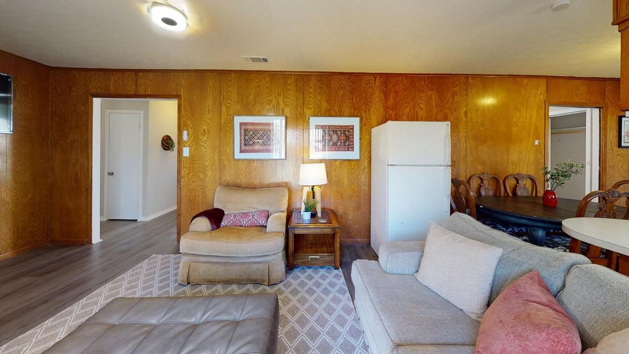 Beautiful Rowlett home with modern comfort and lakeside convenience - Photo 4 of 15