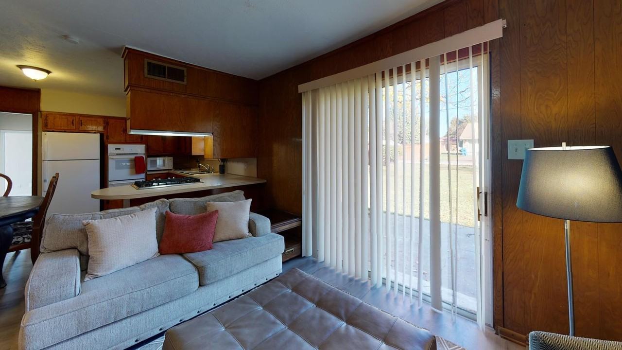 Beautiful Rowlett home with modern comfort and lakeside convenience - Photo 5 of 15