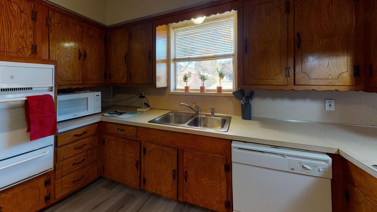 Beautiful Rowlett home with modern comfort and lakeside convenience - Photo 6 of 15