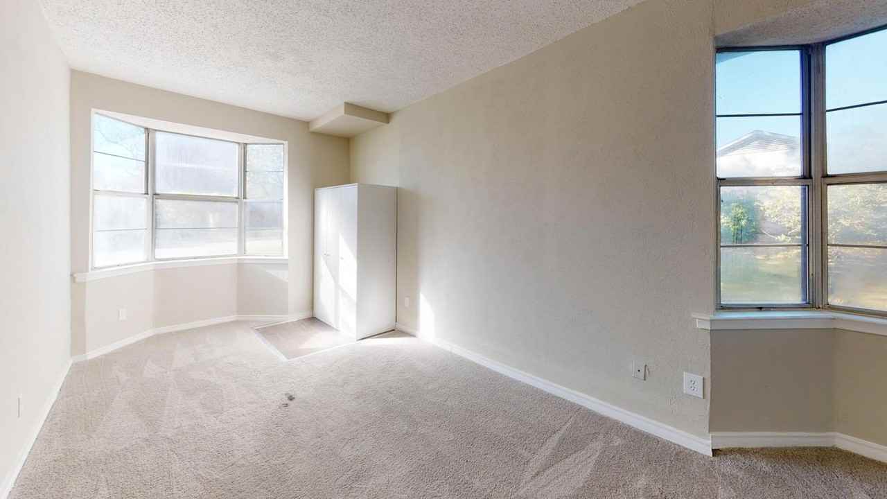 Beautiful Rowlett home with modern comfort and lakeside convenience - Photo 6 of 15