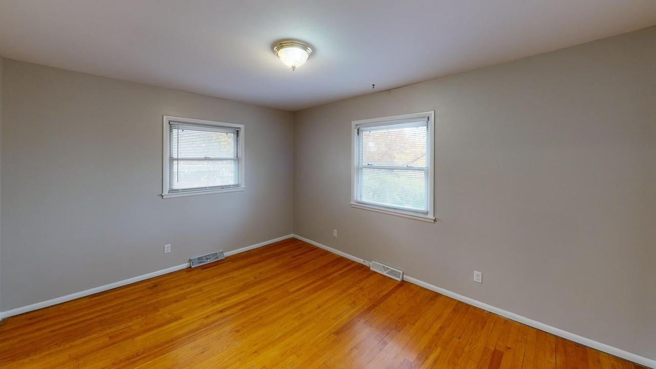 Inviting Kansas City home near Waldo with a spacious backyard - Photo 7 of 22