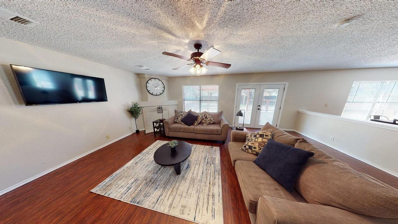 Charming Rue De Lis Home with Vaulted Ceilings & Fireplace - Photo 4 of 20