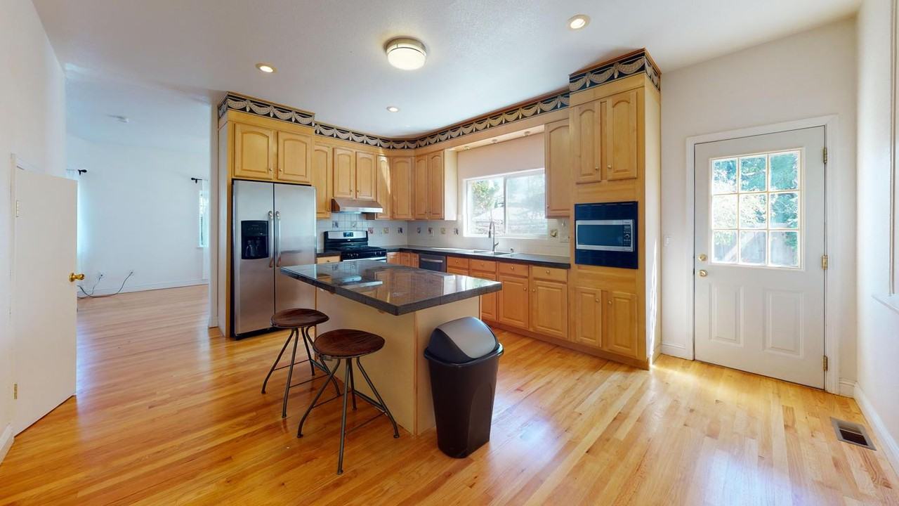 Fantastic Cupertino home with fenced backyard - Photo 6 of 26