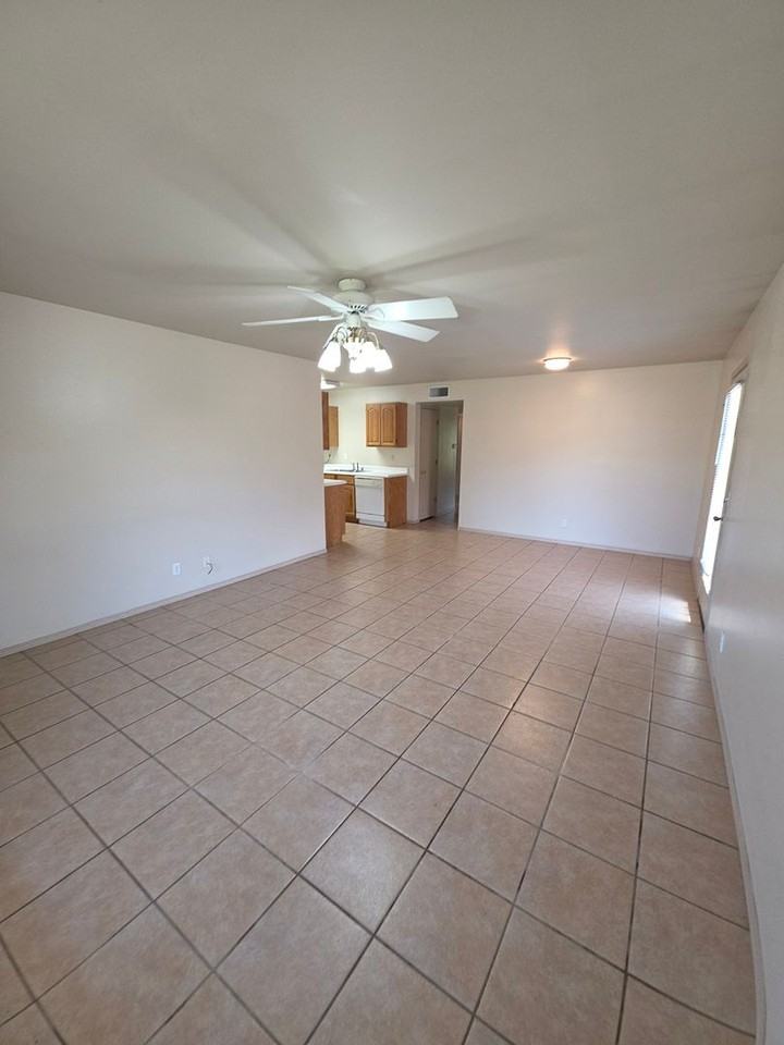 1006 N Greenwich Ave - Photo 2 of 29
