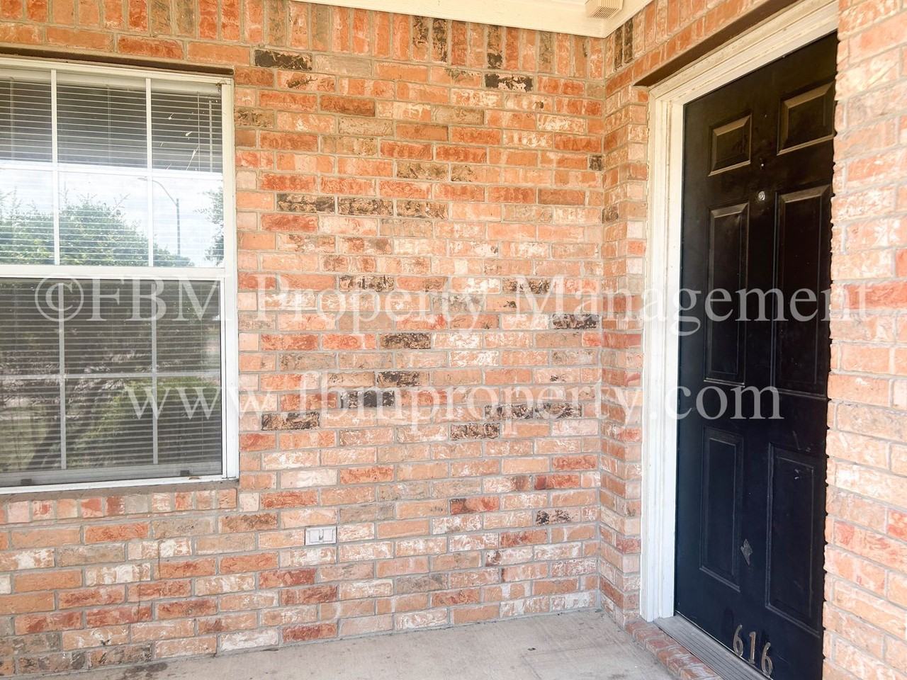 616 Biloxi Dr - Photo 2 of 13