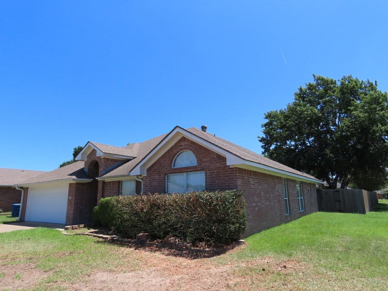 202 Ash Dr - Photo 2 of 37
