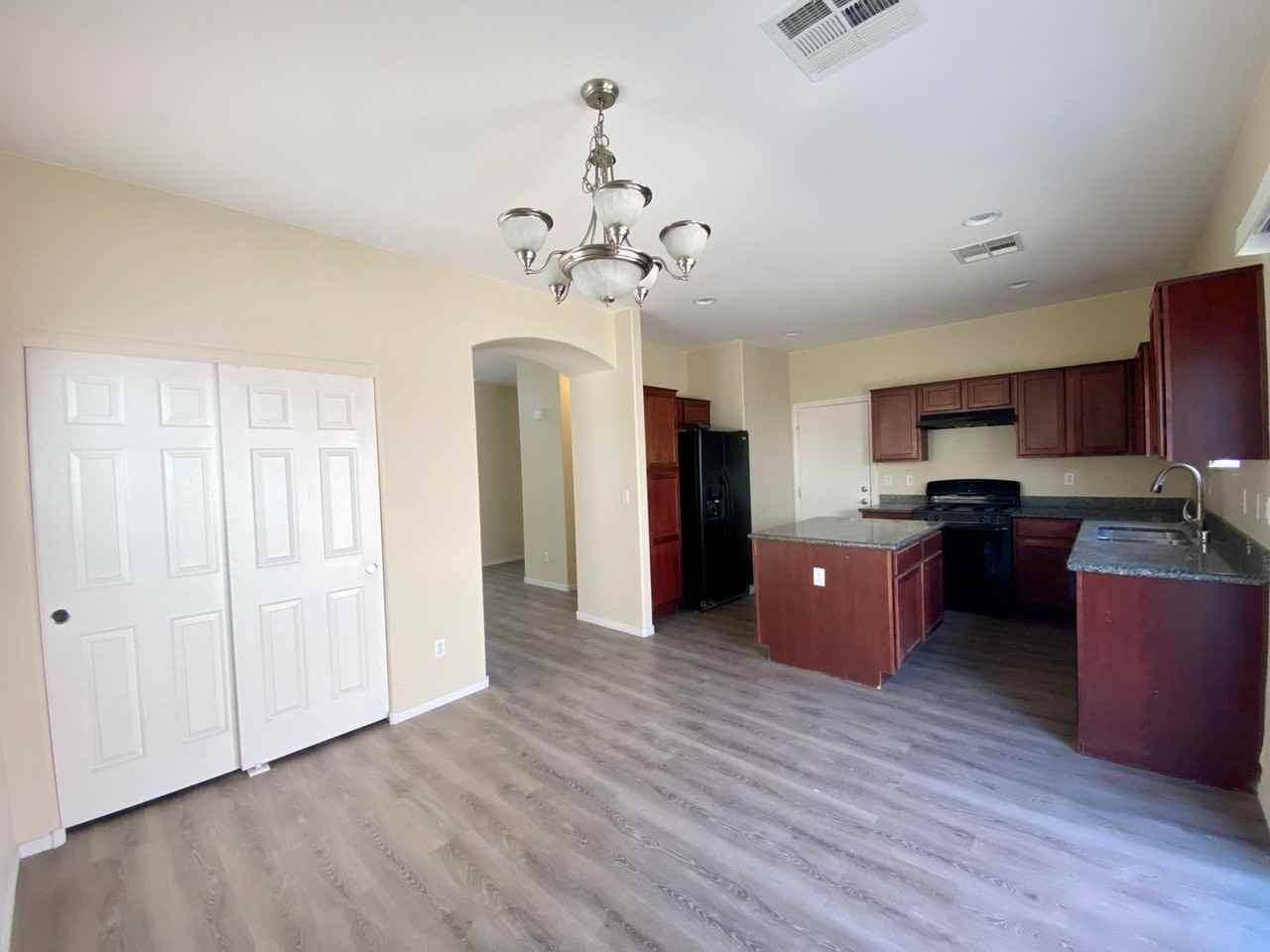 134 Duxford Ave - Photo 4 of 15