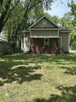 featured image of 302 S Elm St