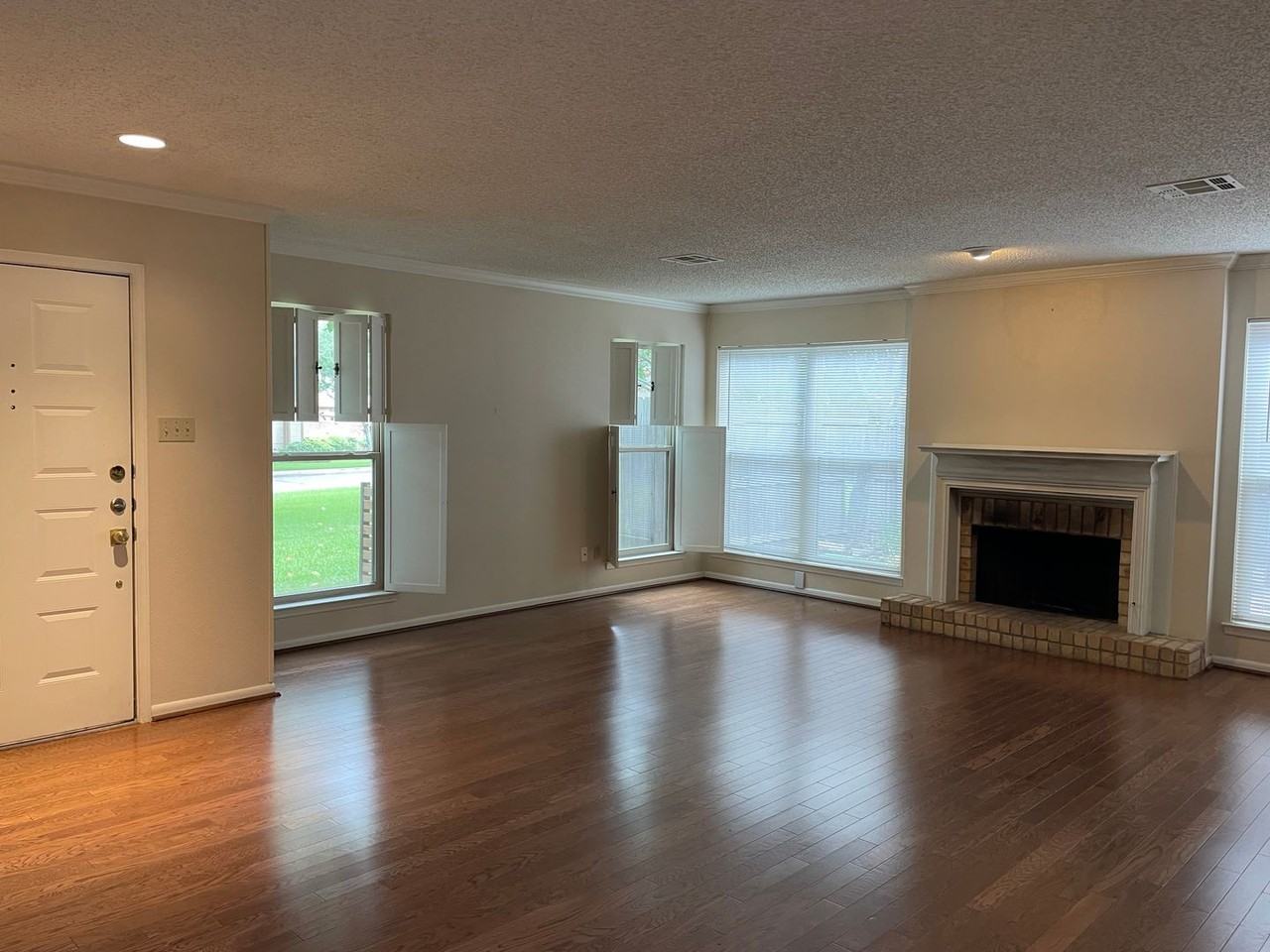 3332 Chimney Place Drive - Photo 5 of 23