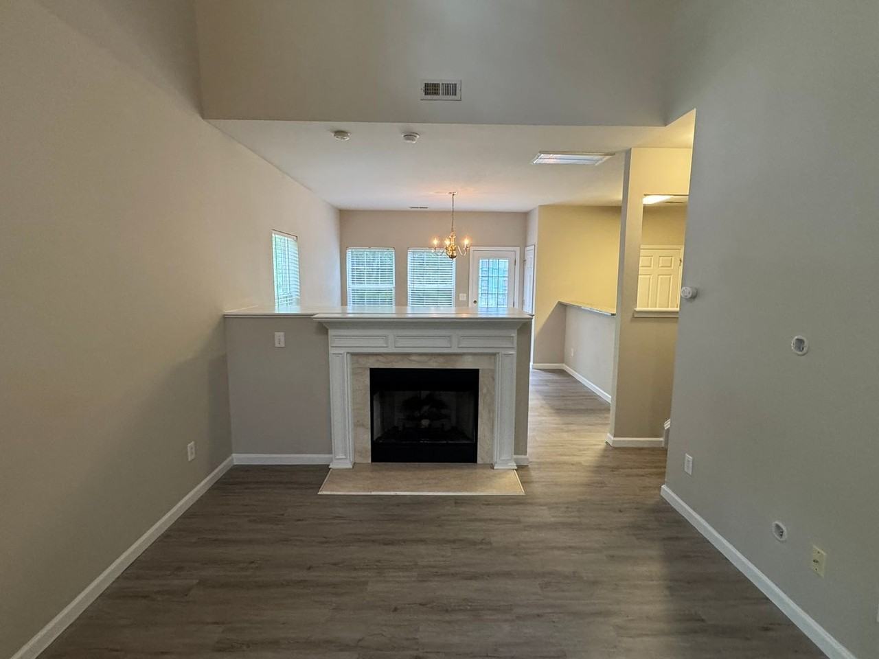 2184 Winthrop Chase Dr - Photo 2 of 15