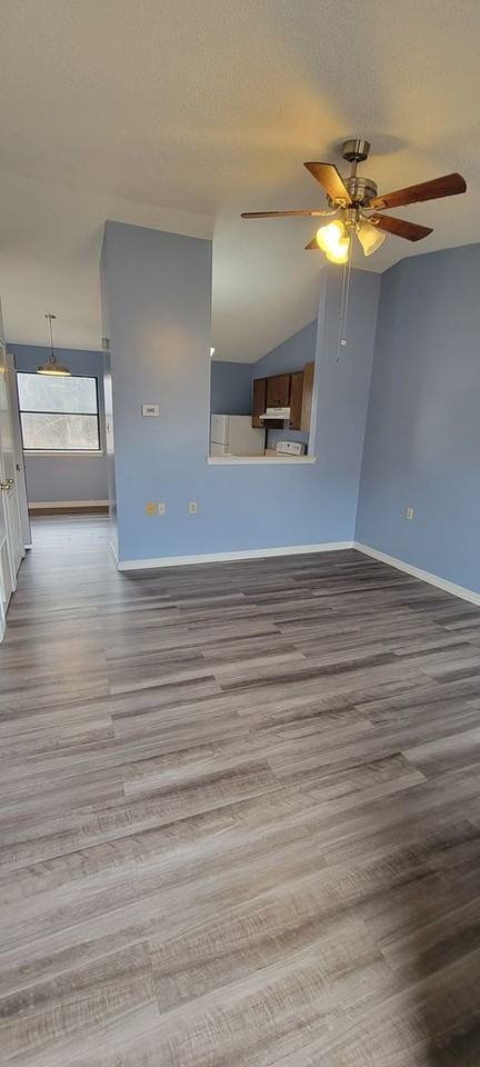 905 Fourth St - Photo 2 of 8