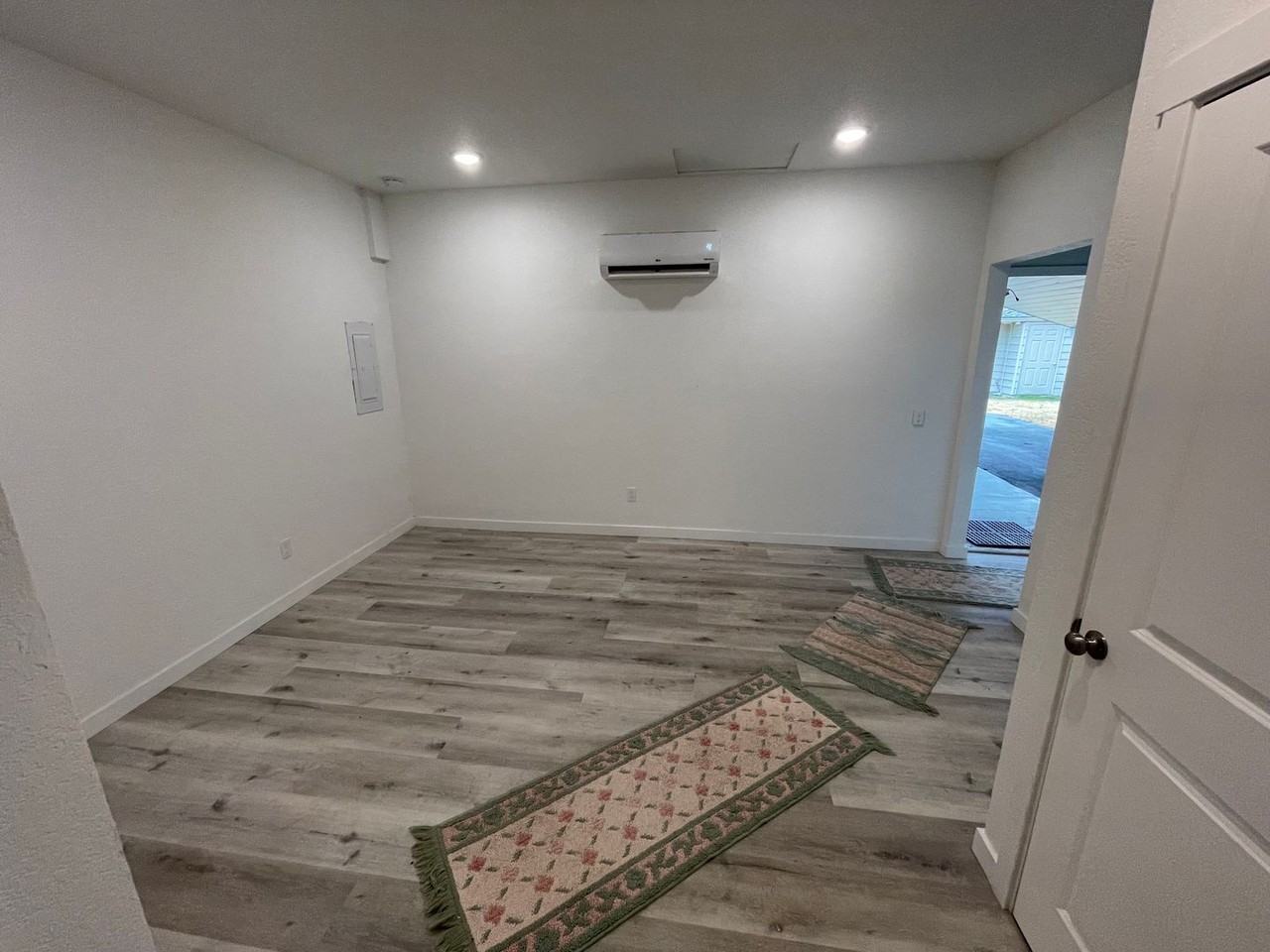 4203 81st Pl Ne - Photo 3 of 14