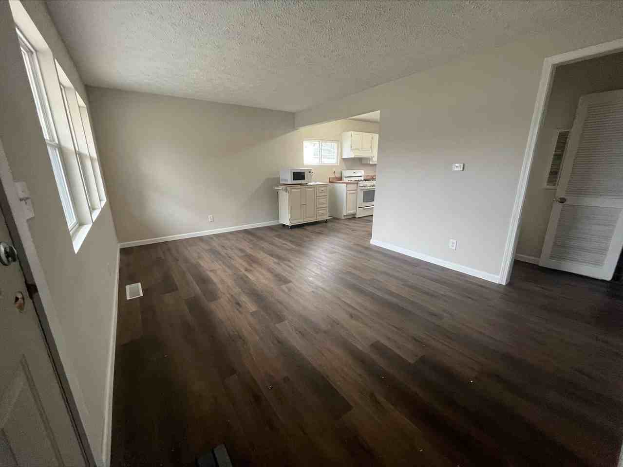 1150 Elderwood Ave - Photo 3 of 15