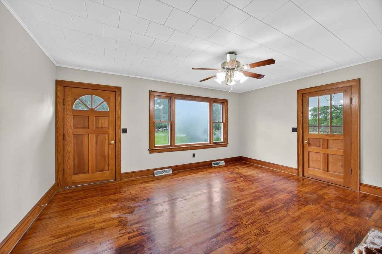110 Cardinal Rd - Photo 3 of 19