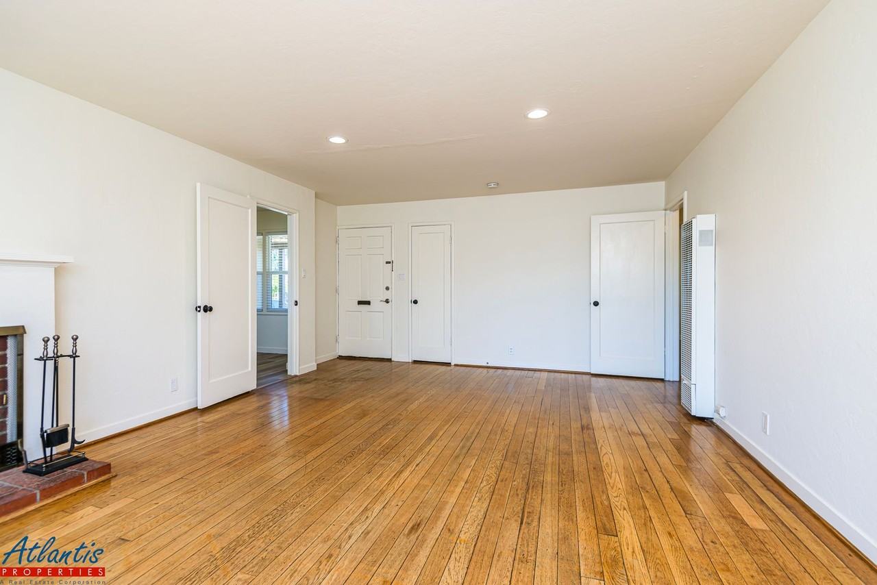 365 Macarthur Ave - Photo 3 of 17
