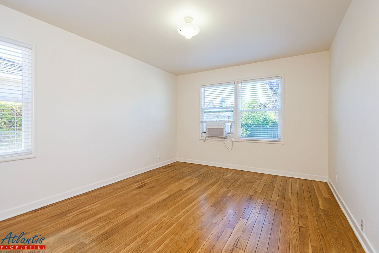 365 Macarthur Ave - Photo 6 of 17