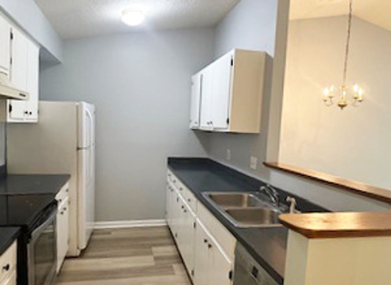 1107 Gilgo Rd - Photo 3 of 11