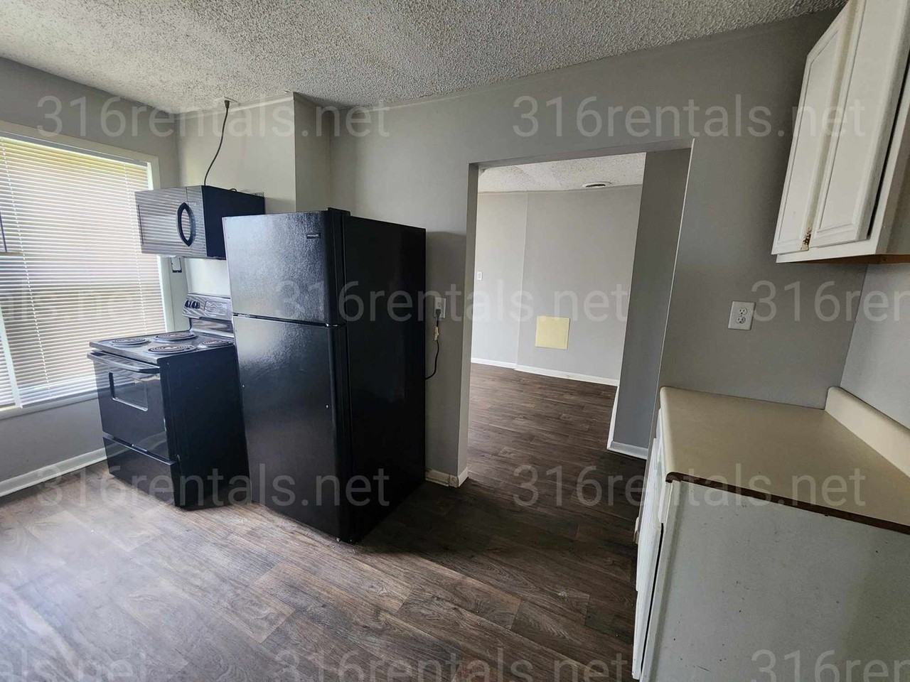 1411 N Erie Ave - Photo 3 of 10