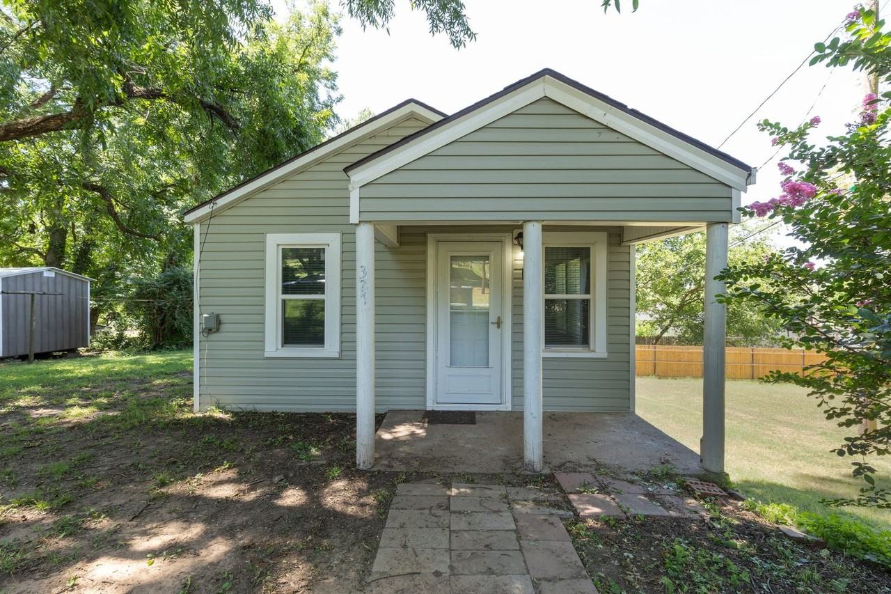 327 Se 2nd St - Photo 2 of 12