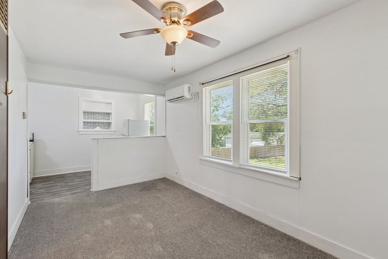 327 Se 2nd St - Photo 3 of 12