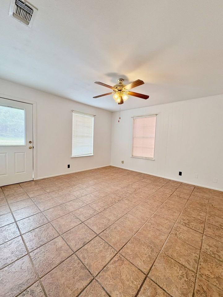 1189 Pebble Beach Rd - Photo 5 of 8