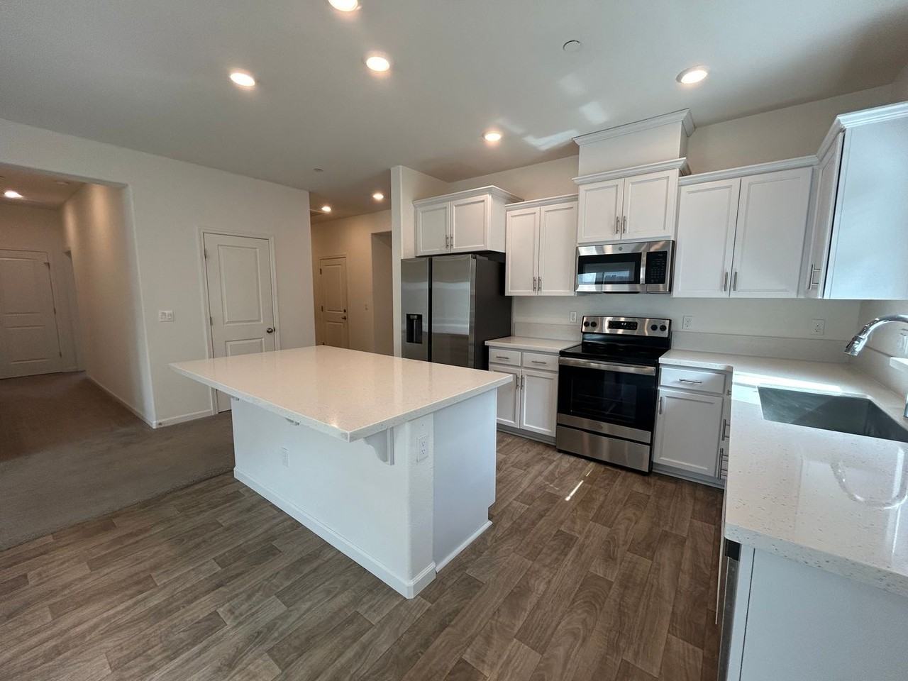 931 Grimsby Ln - Photo 2 of 29