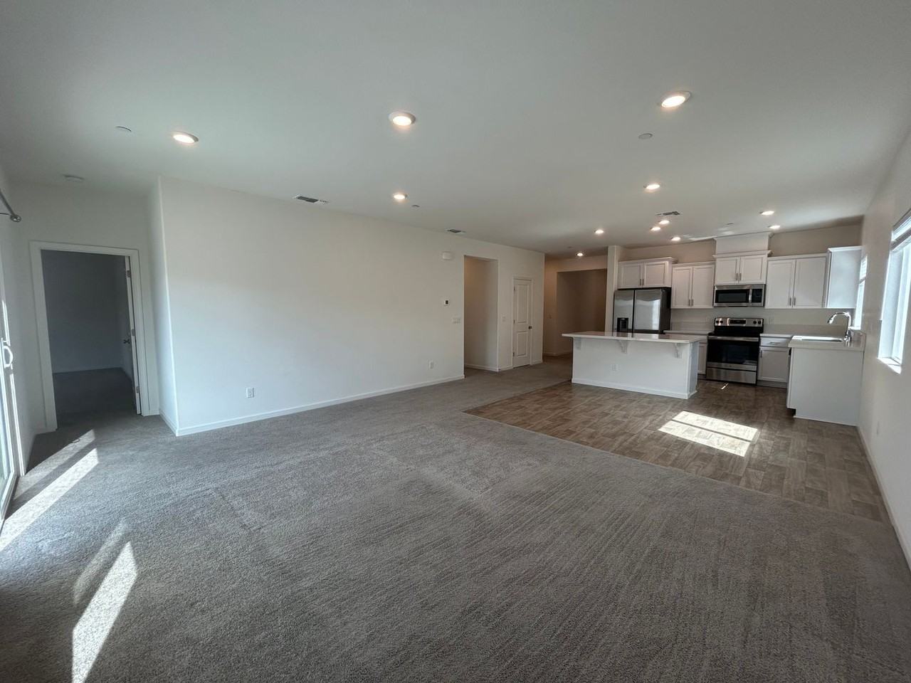 931 Grimsby Ln - Photo 3 of 29
