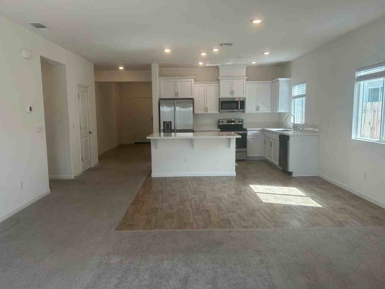 931 Grimsby Ln - Photo 5 of 29